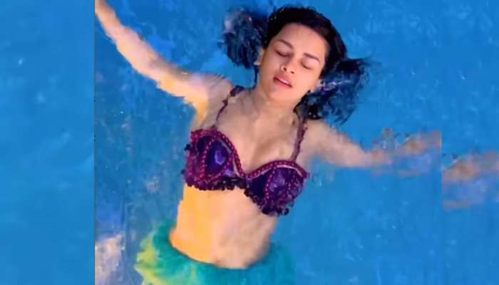 Avneet Kaur : अवनीत कौर बनी जलपरी, स्विमिंग पूल में मछली की तरह तैरती नजर आई https://english.cdn.zeenews.com/static/apprun/fallbackimages/hindi800x400.svg