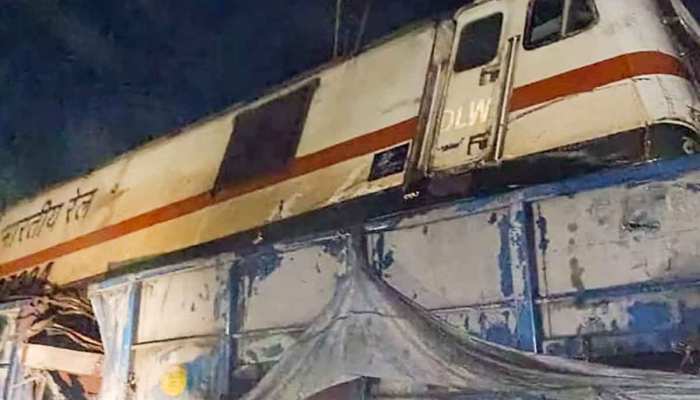  3 ट्रेनों की टक्कर में अब तक 233 लोगों की मौत, जानिए कैसे हुआ इतना बड़ा हादसा