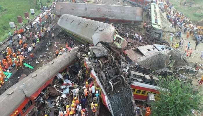 Odisha Train Accident: ଟ୍ରେନ ଦୁର୍ଘଟଣା ପରେ ଯାତ୍ରୀଙ୍କ ଠାରୁ ମନଇଚ୍ଛା ବସଭଡ଼ା ନେଇଛନ୍ତି ମାଲ
