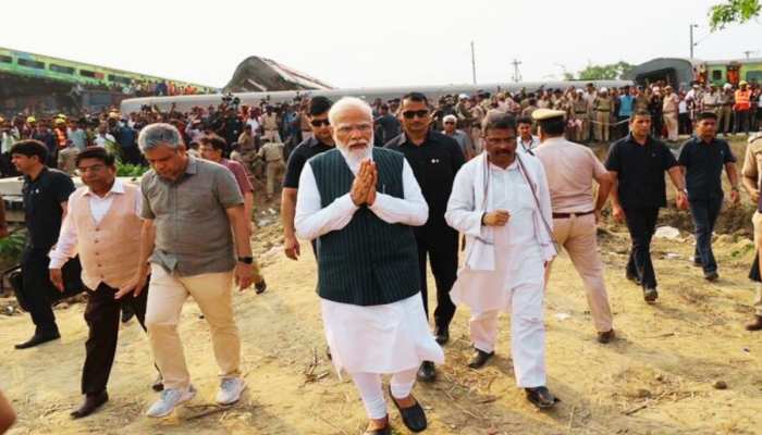 Odisha Train Accident : ओडिशा ट्रेन हादसे के बाद घटनास्थल पर पहुंचे प्रधानमंत्री मोदी, घायलों से मिलने जाएंगे अस्पताल https://english.cdn.zeenews.com/static/apprun/fallbackimages/hindi800x400.svg