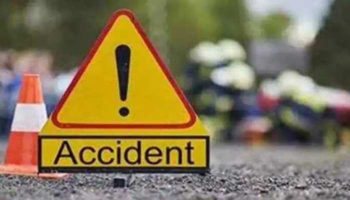 हरदोई में बेकाबू कार ने बाइक में मारी टक्‍कर, चाचा-भतीजे समेत 3 की दर्दनाक मौत 