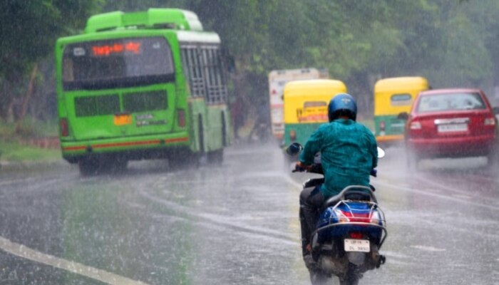 Delhi Rain Today: दिल्ली के कई हिस्सों में हुई बारिश, संडे के दिन मौसम हुआ सुहावना