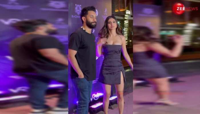 Mouni Roy ने शॉर्ट स्लिट कट ड्रेस पहन उड़ाई फैंस की नींद, क्लीवेज देख बेकाबू हुए लोग; VIRAL https://english.cdn.zeenews.com/static/apprun/fallbackimages/hindi800x400.svg