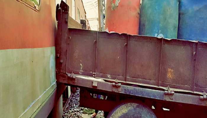 बोकारो में रेलवे क्रॉसिंग पर बड़ा हादसा टला, जानें क्या है पूरा मामला