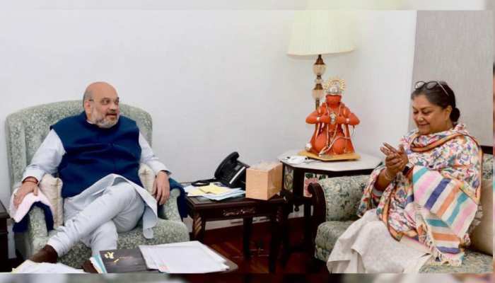 वसुंधरा राजे पहुंची BJP के राष्ट्रीय मुख्यालय, राजस्थान को लेकर हुई बड़ी बैठक https://english.cdn.zeenews.com/static/apprun/fallbackimages/hindi800x400.svg
