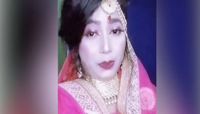Funny Video: କ୍ୟାଟ୍ରିନା କୌଫଙ୍କ ଗୀତକୁ କିଛି ଏପରି ଗାଇଲେ ଏହି ମହିଳା, ଲୋକେ ଶୁଣି କହୁଛନ୍ତି 'ରକ୍ଷା କର ହେ ପ୍ରଭୁ' https://english.cdn.zeenews.com/static/apprun/fallbackimages/hindi800x400.svg