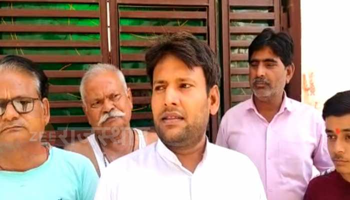 अलवर:  मोटरसाइकल के बैग में रखे 3 लाख 30 हजार रुपये हुए पार, सीसीटीवी में कैद वारदात