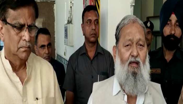 अनिल विज ने दीपेंद्र हुड्डा को बताया मुर्गा, बोले- सुबह उठकर बांग देना उनका काम