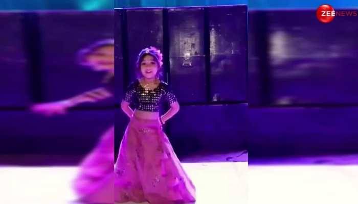 Little Girl Dance: शादी में बजने लगा सपना चौधरी का गाना, लहंगा पहन नाचने लगी छोटी बच्ची, दिए ऐसे डांस एक्सप्रेशन फिदा हुए लोग