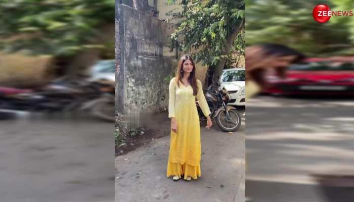 दीवान बेड के अंदर से निकाल Palak Tiwari नें पहन लिए पुराने सलवार-सूट, देख बोले लोग- सिलवटें तो निकाल लेती https://english.cdn.zeenews.com/static/apprun/fallbackimages/hindi800x400.svg