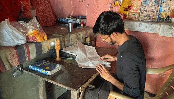 ईटभट्टा मजदूर के बेटे ने हिंदी मीडियम में पास किया UPPSC एग्जाम,घर की टपकती छत फेल
