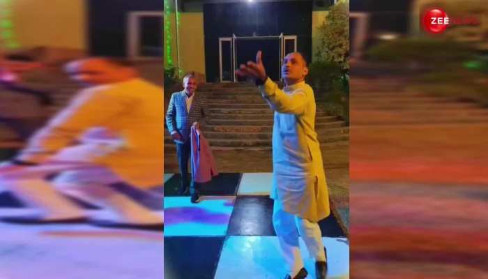 Sexy Chacha: तितलियाँ वर्गा गाने पर अंकल ने किया ऐसा बवाल डांस, आंटियां दे बैठी दिल