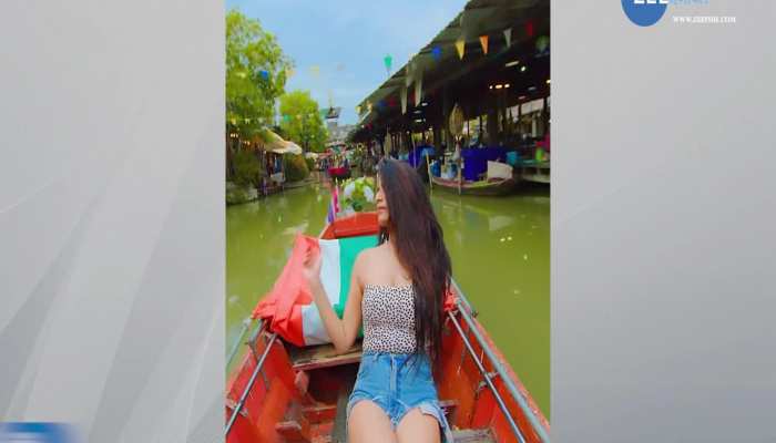 Poonam Pandey Hot Video: अदाएं दिखाते-दिखाते कुछ और ही दिखा बैठीं पूनम पांडेय https://english.cdn.zeenews.com/static/apprun/fallbackimages/hindi800x400.svg