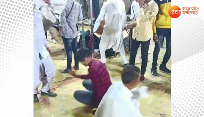  Viral Video: जवान लड़के और बुजुर्ग के बीच हुआ ऐसा डांस, देखते रह गए लोग
