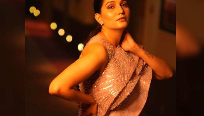 Sapna Chaudhary : हरियाणवी हसीना  सपना चौधरी की किलर अदाएं देख लोग हुए बेकाबू ,  देंखे वीडियो