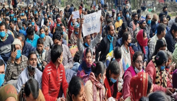 Bihar Teacher News: नई शिक्षक नियमावली के खिलाफ सड़क पर उतरे शिक्षक