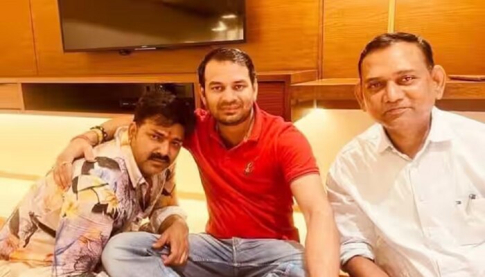 क्या सच में तेज प्रताप यादव के पैर पर 'गिरे' पवन सिंह? लोग बोले- 'पावर सीज'