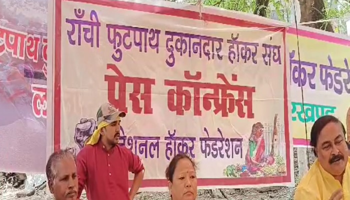 फुटपाथ दुकानदारों के सामने झुकी निगम, अगले आदेश तक सड़क किनारे ही लगेंगी दुकानें