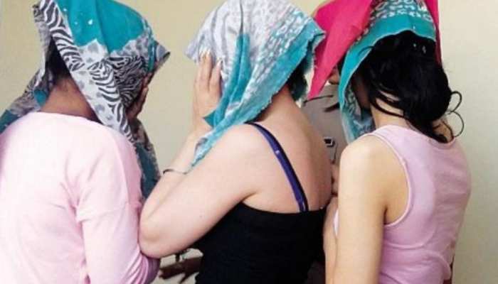 कानपुर के रिहायशी मकान में चल रहा था सेक्‍स रैकेट, ऑन डिमांड मंगाई जाती थीं लड़कियां
