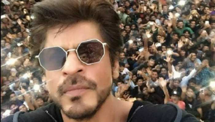 Shah Rukh Khan: शाहरुख खान के फैंस ने ये खास बनाया वर्ल्ड रिकॉर्ड, &#039;मन्नत&#039; के बाहर क्रिएट की हिस्ट्री