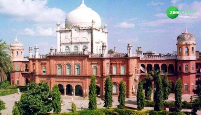 Darul Uloom: दारुल उलूम देवबंद ने अंग्रेजी-हिंदी भाषा की पढ़ाई पर लगाया रोक, जानें क्या है पूरा सच...