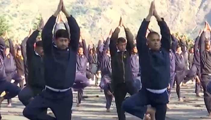 LoC के पास 7000 फ़ीट पर शूरवीरों का योग, देखें एक्सक्लूसिव रिपोर्ट