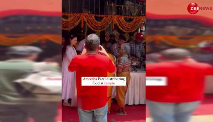 Ameesha Patel: सकीना ने मंदिर में बाटा खाना, हो गईं ट्रोल