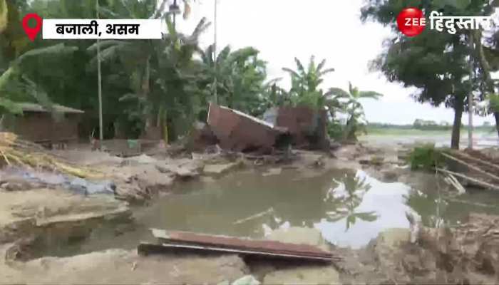 Assam Flood: असम में बाढ़ का सितम जारी, तीन दिन बाद लोगों को मिला खाना! 