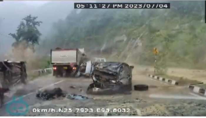 नगालैंड में पहाड़ से बरसी मौत, विशालकाय चट्टानों ने 3 कारों को कुचला; 2 की मौत 