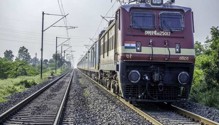 Indian Railway: 300 से अधिक एक्सप्रेस और 406 पैसेंजर ट्रेन रद्द, देखें पूरी लिस्ट