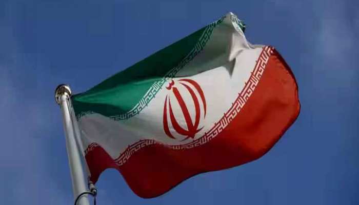 IRAN: पोस्टर में बिना हिजाब के दिखी एक्ट्रेस, फिल्म फेस्टिवल पर लगा बैन