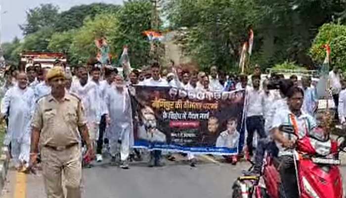 karauli news protest against the Manipur violence Congressmen took out a  foot march against the central government in Karauli | मणिपुर हिंसा के  विरोध में करौली में कांग्रेसियों ने केंद्र सरकार के