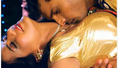 Khesari Lal Yadav and Monalisa Hot Romance Video Viral | Monalisa Hot Video:  à¤®à¥‹à¤¨à¤¾à¤²à¤¿à¤¸à¤¾ à¤”à¤° à¤–à¥‡à¤¸à¤¾à¤°à¥€ à¤•à¤¾ à¤¯à¥‡ à¤ªà¥à¤¯à¤¾à¤° à¤µà¤¾à¤²à¤¾ Video à¤¬à¤¿à¤¹à¤¾à¤°-à¤à¤¾à¤°à¤–à¤‚à¤¡ à¤®à¥‡à¤‚ Viral | Hindi  News, Bhojpuri Ci