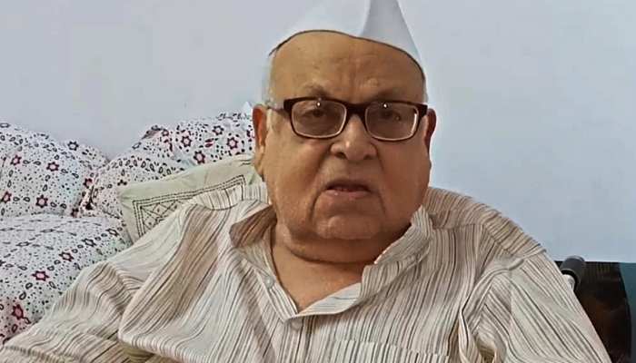 अफसरों को सड़क पर मारो...,मोदी योगी को गड्ढ़े में दफन कर डालो..., नेहरू के वारिस पर शर्म करो जैसे बयान देने वाले अजीज कुरैशी. पढ़िए उनकी 7 विवादित बातें