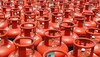 LPG Cylinder: केंद्र ने राखी पर गैस सिलेंडर सस्ता किया, योगी सरकार भी जल्द देगी राहत