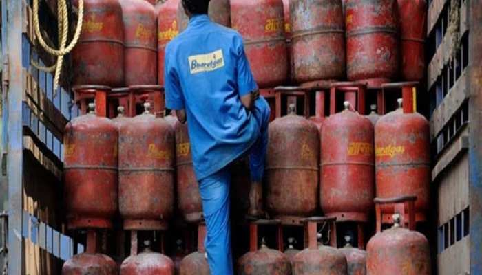 रक्षाबंधन पर मोदी सरकार का तोहफा, घरेलू LPG सिलेंडर में ₹200 की कटौती