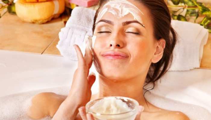 Skin care: चेहरे की चमक बढ़ाने के लिए दही के इस फेस पैक का करें इस्तेमाल