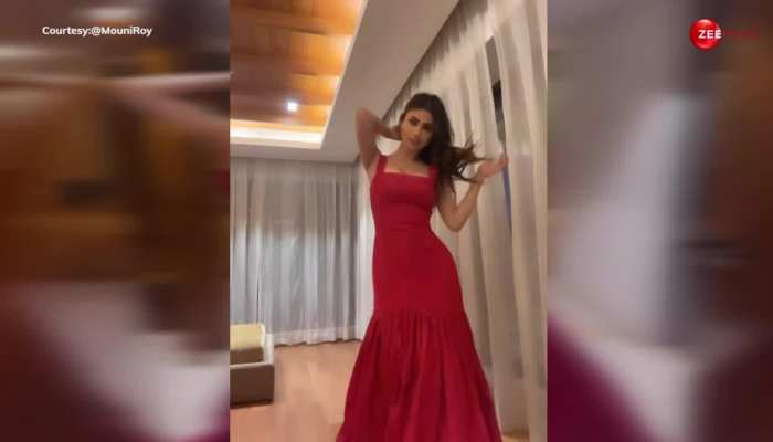 Mouni Roy बनीं लाल परी, रेड ड्रेस में लूटा फैंस का दिल