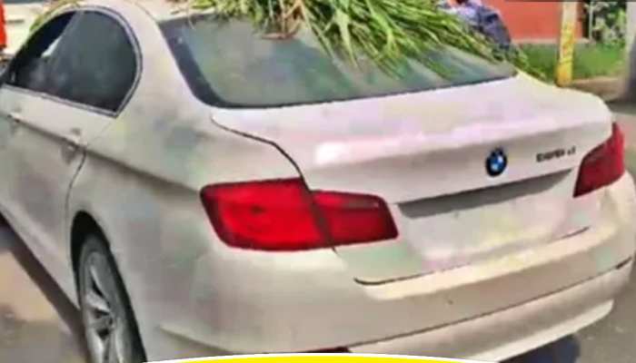 बिहार के इस किसान ने BMW को बना डाली बैलगाड़ी, कुछ ऐसे ढोया चारा; देखकर दंग हुए लोग