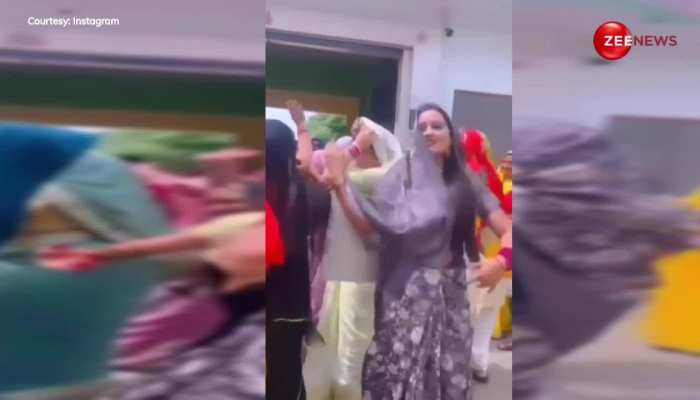 Viral Video: जिन पड़ोसनों से करती हैं झगड़ा अब उन्हीं के साथ मोहल्ले में नाच रही हैं सीमा 