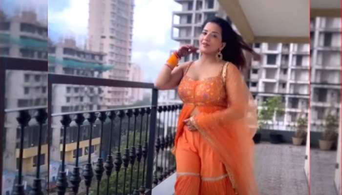 Monalisa: 40 साल की मोनालिसा का देसी लुक हुआ वायरल, वीडियो देख कर दिवाने हुए लोग Monalisa: 40 साल की मोनालिसा का देसी लुक हुआ वायरल, वीडियो देख कर दिवाने हुए लोग