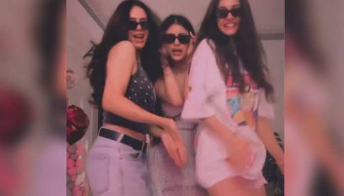 Dance Video: मौनी रॉय, सोनम बाजवा के संग दिशा पाटनी ने मचा दिया गदर, कमरे के अंदर की वीडियो आई बाहर Dance Video: मौनी रॉय, सोनम बाजवा के संग दिशा पाटनी ने मचा दिया गदर, कमरे के अंदर की वीडियो आई बाहर