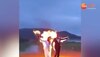 दूल्हा दुल्हन ने कपड़ों में लगा ली आग, खतरनाक स्टंट का वीडियो वायरल