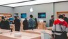 Apple store में काम करने वाले कर्मचारियों की हर घंटे होती है इतनी कमाई, सुनकर उड़ जाएंगे होश