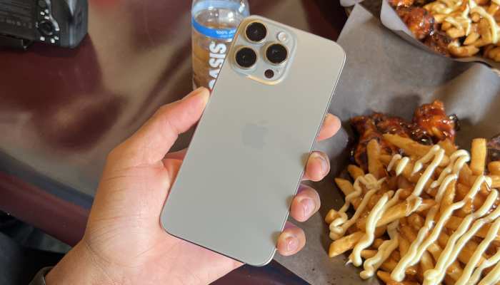 iPhone 15 Pro Max में अचानक आई ये परेशानी! यूजर बोले- ऐसा लग रहा है जैसे जल जाएगा