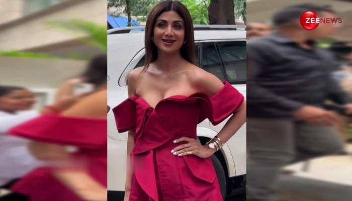 रेड चिल्ली बन Shilpa Shetty इधर-उधर घूमते आईं नजर, बीना बाजु का ड्रेस देख लोग हुए शॉक