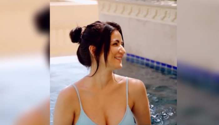 Amy Aela: कैटरिना जैसी दिखने वाली एमी एला ने लगाई स्विमिंग पूल में डूबकी, लोगों पर छाई मदहोशी Amy Aela: कैटरिना जैसी दिखने वाली एमी एला ने लगाई स्विमिंग पूल में डूबकी, लोगों पर छाई मदहोशी