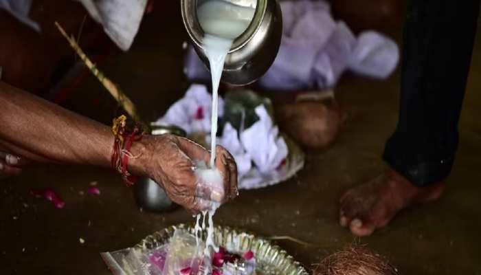 Pitru Paksha 2023: घर में ये उपाय कर दूर करें पितृ दोष, पूर्वज दूर करेंगे संकट