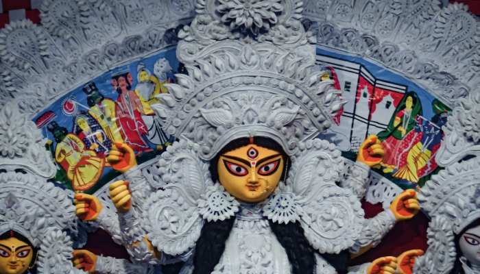 Happy Navratri: शारदीय नवरात्र पर अपनों परिवार और दोस्तों को भेजें ये शुभकामनाएं