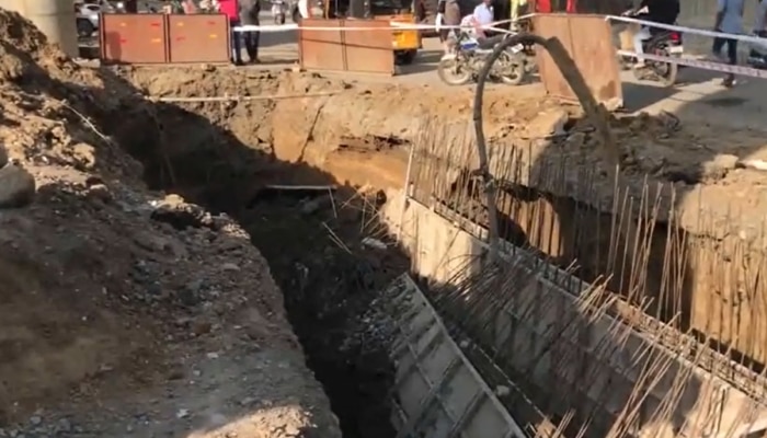 जबलपुर में बड़ा हादसा, निर्माणाधीन पुल का मलबा ढहा, मजदूरों को पहुंचाया गया अस्पताल